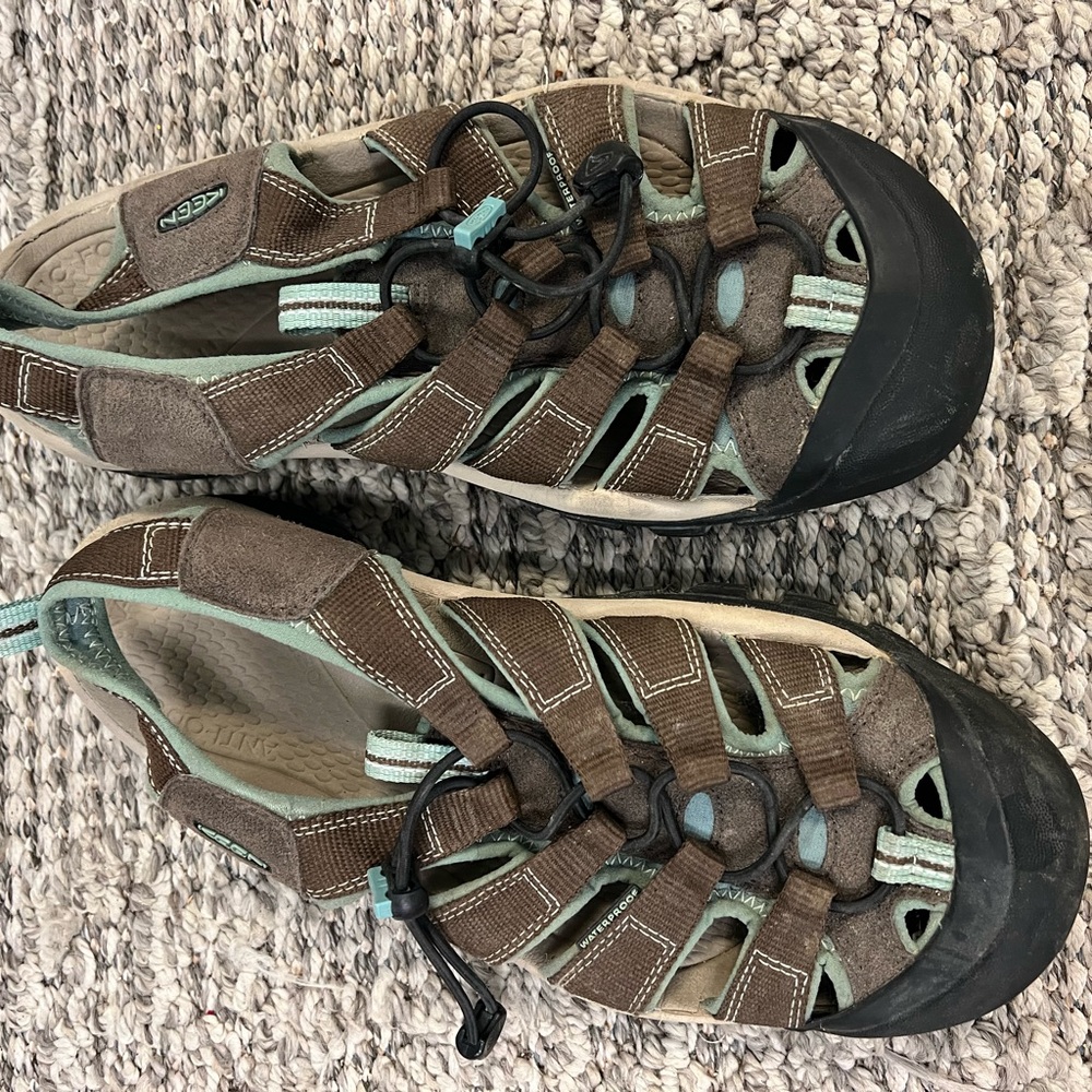 Women’s Keen Hiking Sandals 11